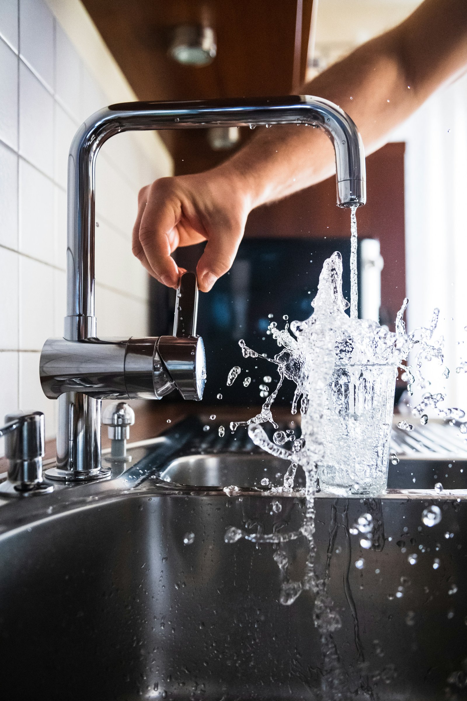 Grifo con problema de agua y desbordamiento